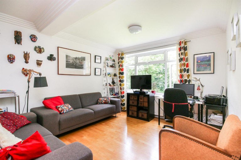 View Full Details for Avenue Road, N6 5DP