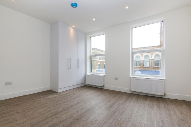 View Full Details for Kingsland High Street, E8 2NS