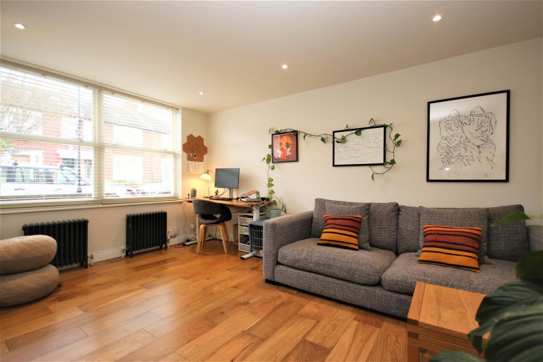 View Full Details for Tivoli Road, N8 8RE